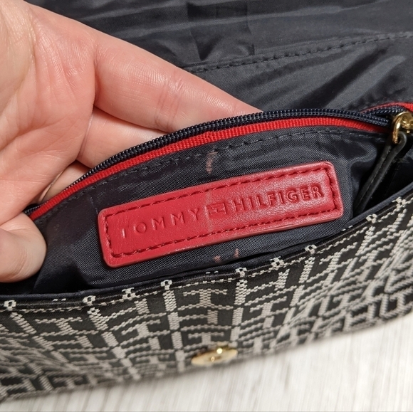 Beautiful Tommy Hilfiger Black and White Patent Faux Leather Foldover‎ Satchel - Picture 3 of 7